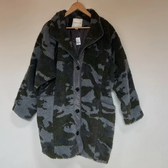 American Eagle Outfitters Camo Sherpa coat xl - Picture 3 of 11